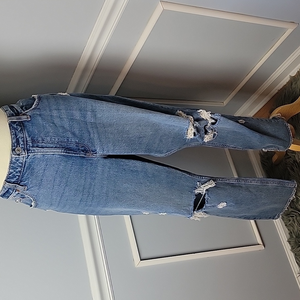 ABERCROMBIE & FITCH Curve Love The Mom High Rise Distressed Light‎ Wash Jeans 31